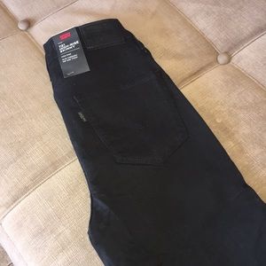 Black denim Levi’s jean